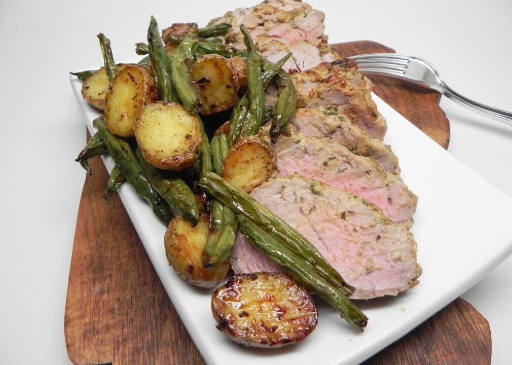 Air Fryer Mustard-Crusted Pork Tenderloin with Potatoes and Green Beans